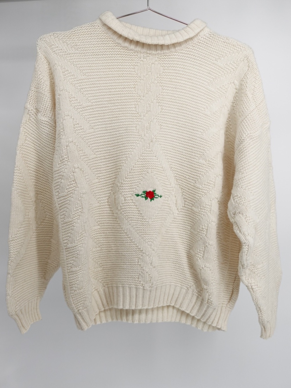 M.O.D.A. Made in Italy Cream Knit Rose Embroidered Sweater